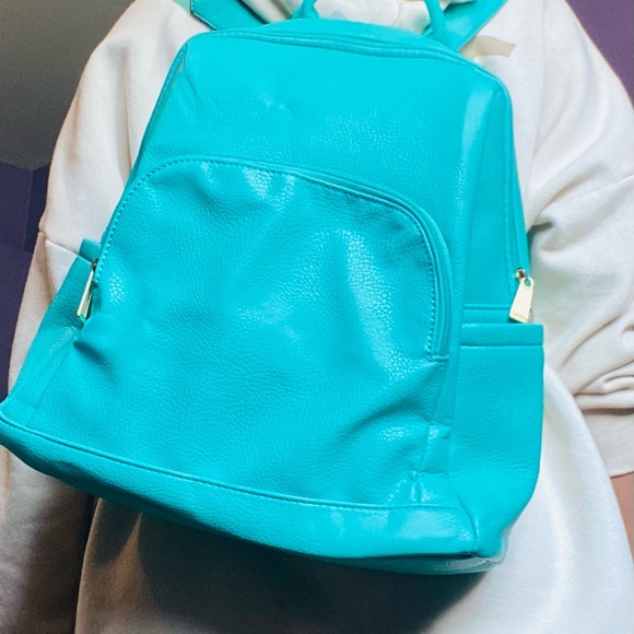 Green backpack medium size good for school - Picture 5 of 8